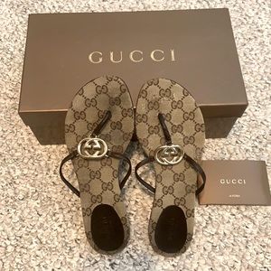 Women’s Gucci Size 6 Thong Canvas Sandals